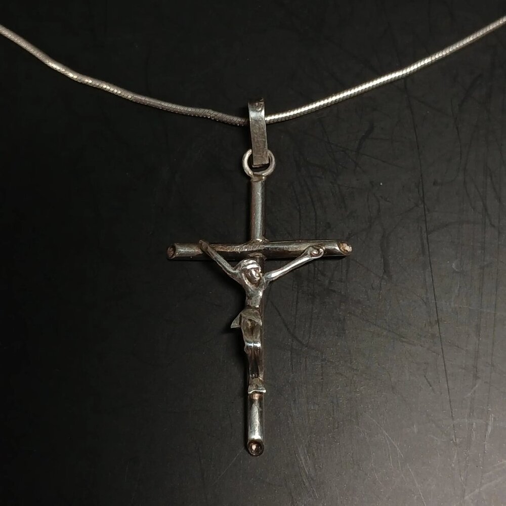 Sterling .925 Crucifix Necklace 1.625” Pendant 16.25” Chain 5.4g Vintage Jesus
